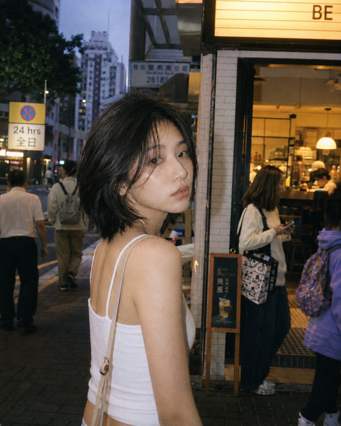 AI 角色夜間街景內容素材